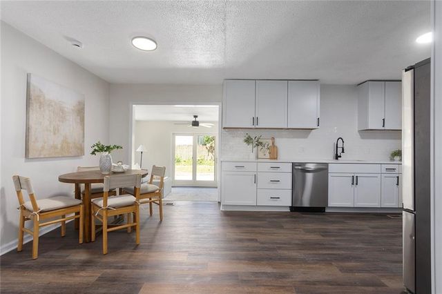 825 S Weaver Street, Olathe, KS 66061