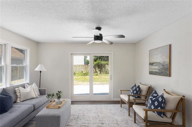 825 S Weaver Street, Olathe, KS 66061