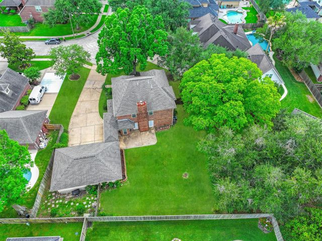 1219 Merriewood Drive, Friendswood, TX 77546