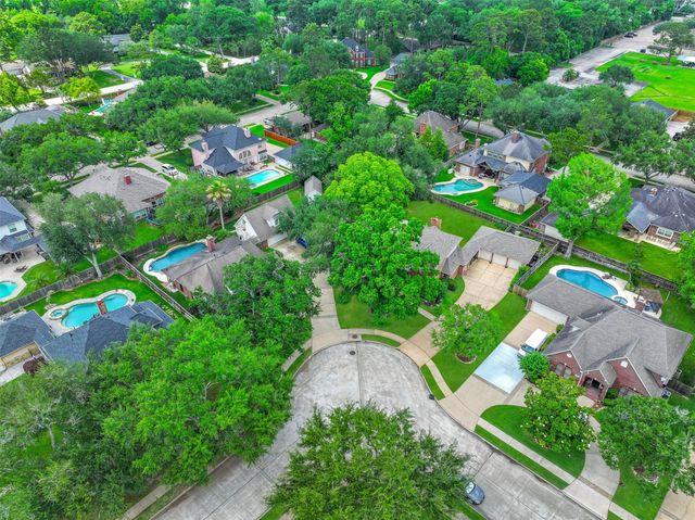 1219 Merriewood Drive, Friendswood, TX 77546