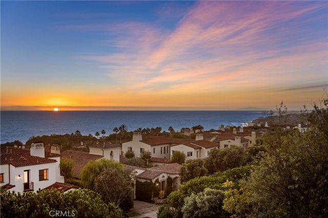 28 Surfspray Bluff, Newport Coast, CA 92657