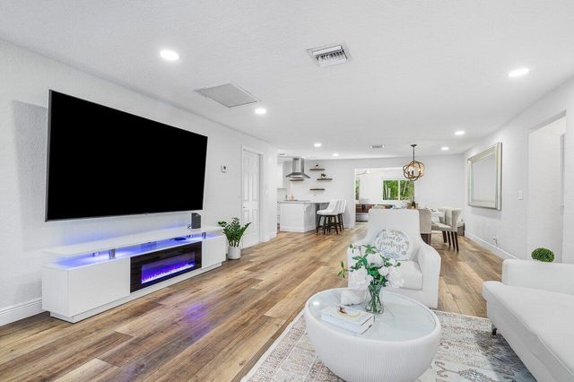 671 Lindell Boulevard, Delray Beach, FL 33444