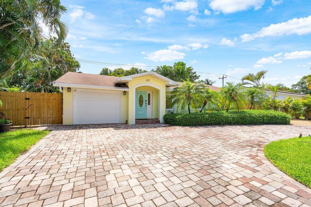 671 Lindell Boulevard, Delray Beach, FL 33444