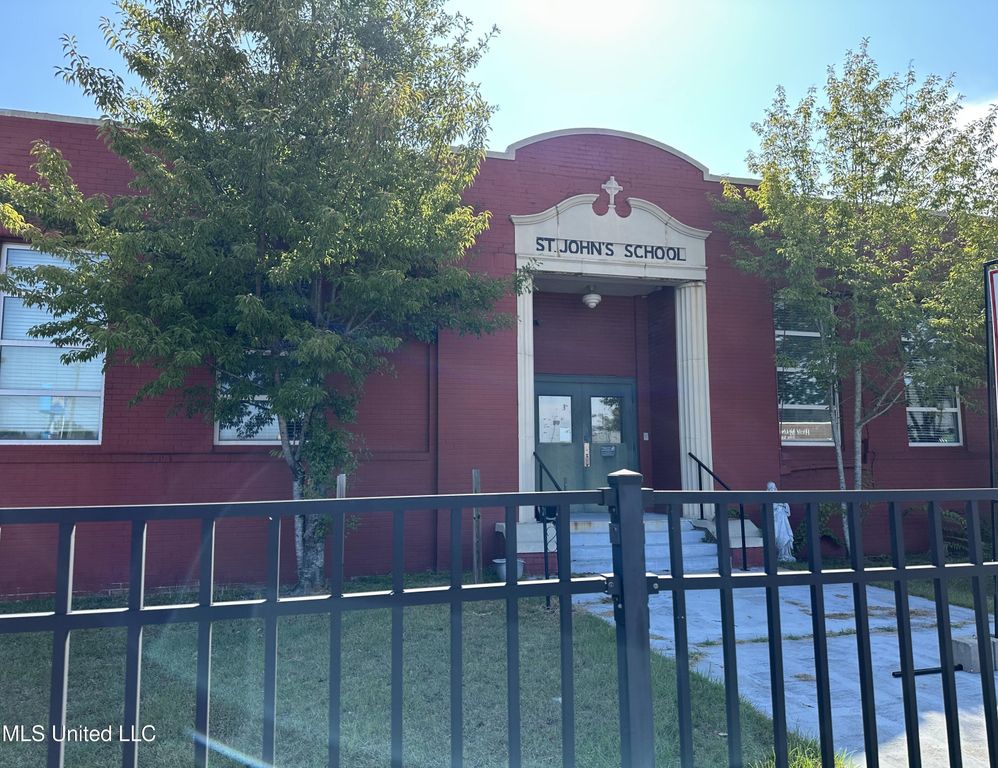 2415 17th Street, Gulfport, MS 39501