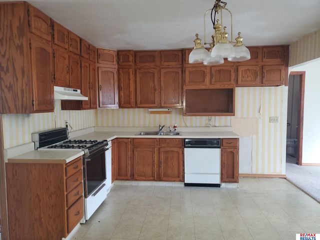 7675 S 41st Avenue, Bellevue, NE 68147