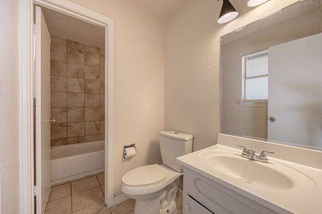 6704 Trailwood Drive, Forest Hill, TX 76140