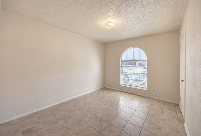 6704 Trailwood Drive, Forest Hill, TX 76140