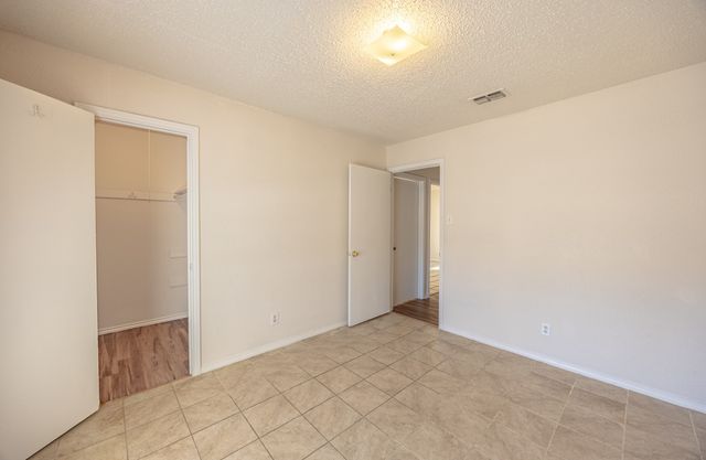 6704 Trailwood Drive, Forest Hill, TX 76140
