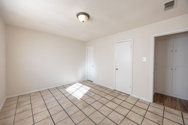 6704 Trailwood Drive, Forest Hill, TX 76140