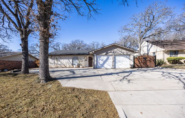 6704 Trailwood Drive, Forest Hill, TX 76140