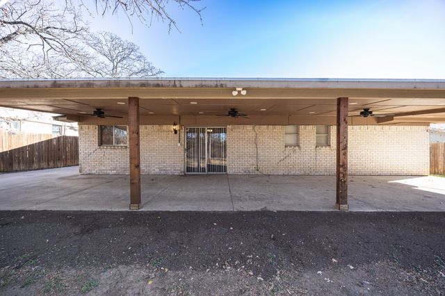 6704 Trailwood Drive, Forest Hill, TX 76140