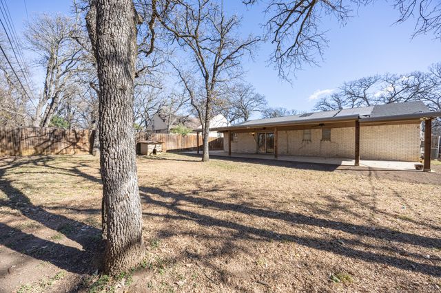 6704 Trailwood Drive, Forest Hill, TX 76140