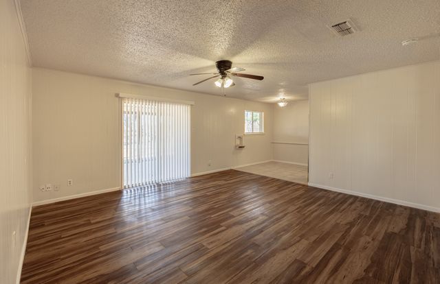 6704 Trailwood Drive, Forest Hill, TX 76140