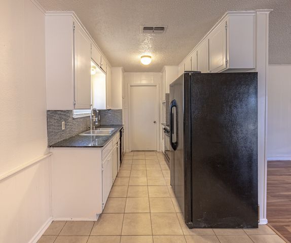 6704 Trailwood Drive, Forest Hill, TX 76140