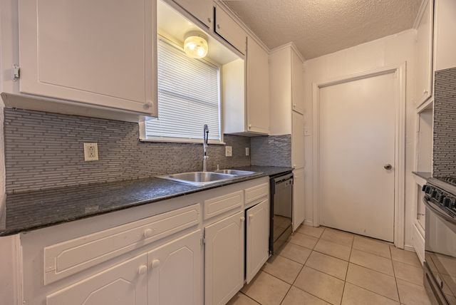 6704 Trailwood Drive, Forest Hill, TX 76140