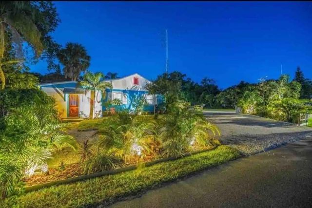 1999 N BETTY LANE, Clearwater, FL 33755