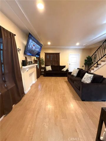 6117 S Hoover, Los Angeles, CA 90044