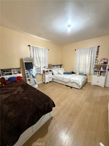 6117 S Hoover, Los Angeles, CA 90044