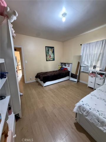 6117 S Hoover, Los Angeles, CA 90044