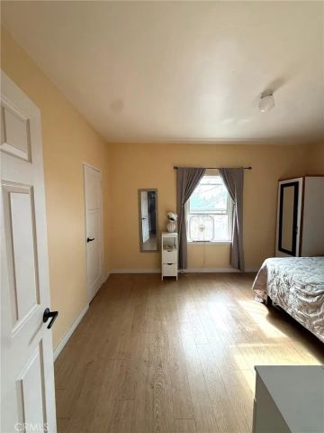 6117 S Hoover, Los Angeles, CA 90044