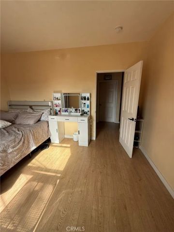 6117 S Hoover, Los Angeles, CA 90044