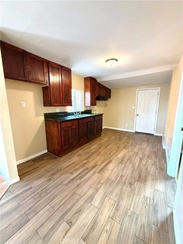 6117 S Hoover, Los Angeles, CA 90044