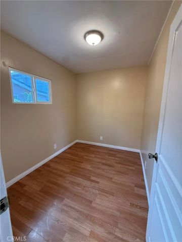 6117 S Hoover, Los Angeles, CA 90044