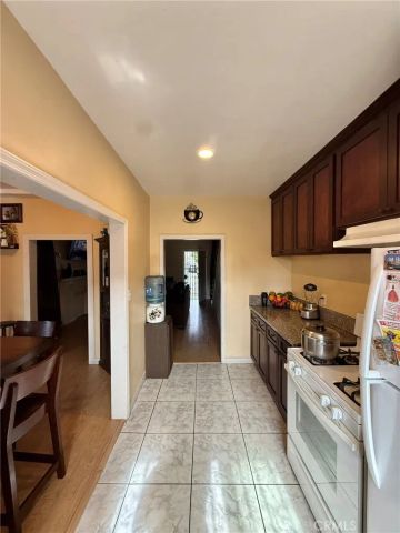 6117 S Hoover, Los Angeles, CA 90044