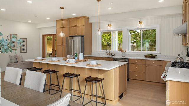 10010 161st Avenue NE, Redmond, WA 98052