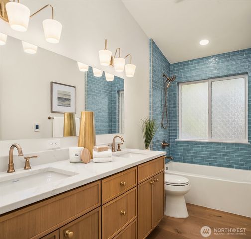 10010 161st Avenue NE, Redmond, WA 98052