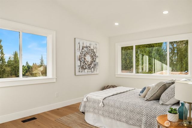 10010 161st Avenue NE, Redmond, WA 98052