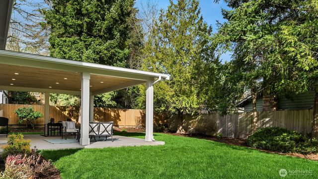 10010 161st Avenue NE, Redmond, WA 98052