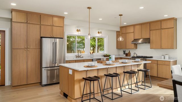 10010 161st Avenue NE, Redmond, WA 98052