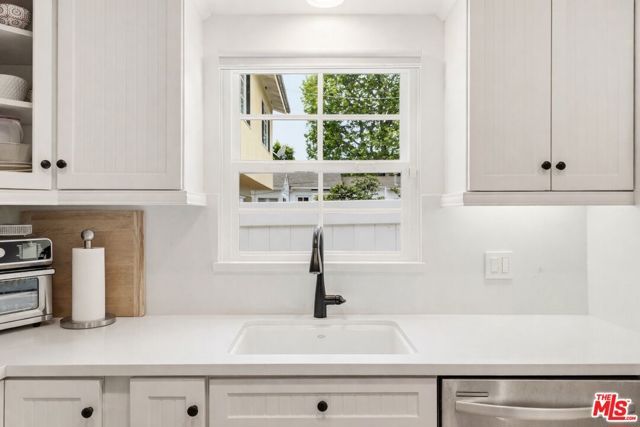 11333 Berwick Street, Los Angeles, CA 90049