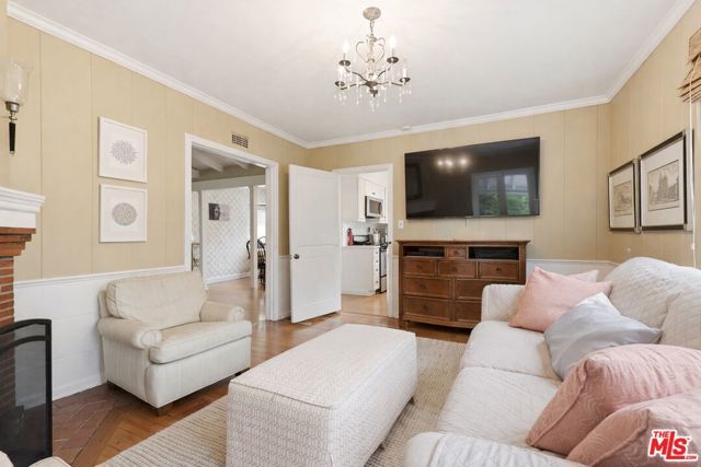 11333 Berwick Street, Los Angeles, CA 90049