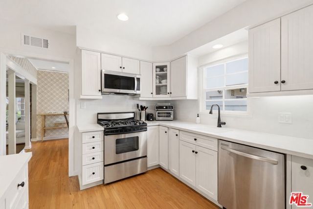 11333 Berwick Street, Los Angeles, CA 90049