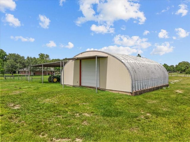 6910 Avenue V, Santa Fe, TX 77510