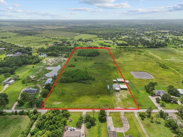 6910 Avenue V, Santa Fe, TX 77510