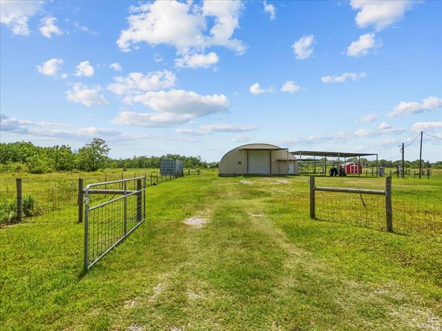 6910 Avenue V, Santa Fe, TX 77510