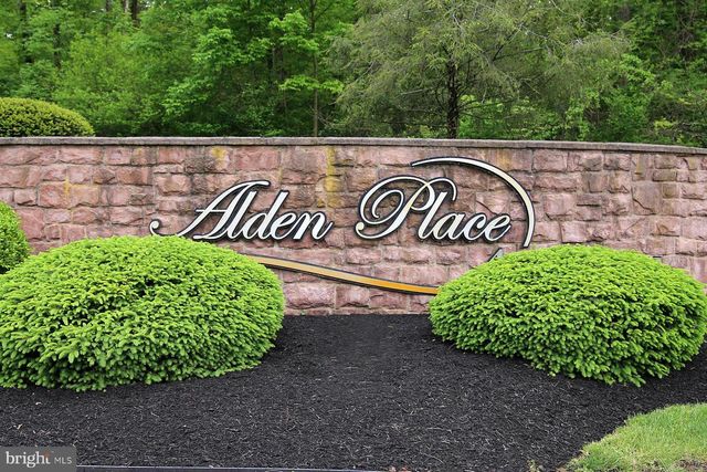 1061 ALDEN WAY, Lebanon, PA 17042