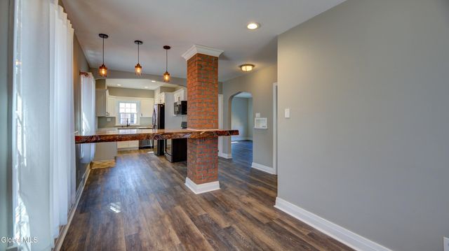 1323 Midline Road, Amsterdam, NY 12010