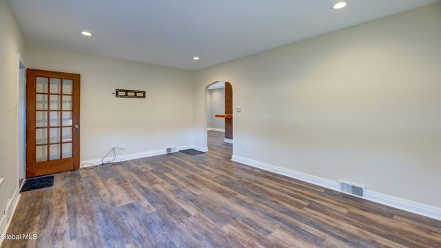 1323 Midline Road, Amsterdam, NY 12010