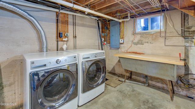 1323 Midline Road, Amsterdam, NY 12010