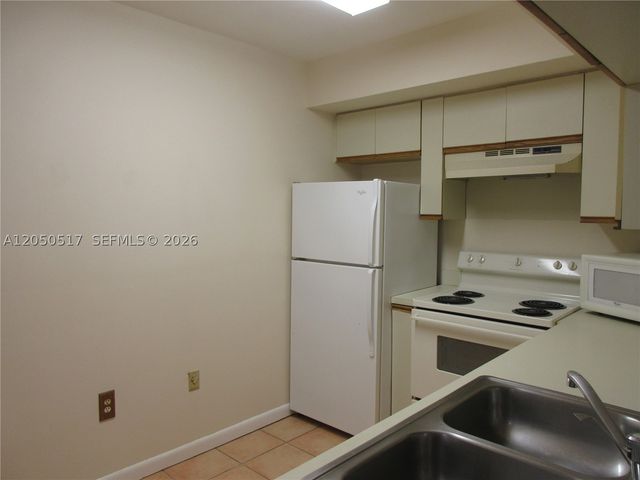 15545 N Miami Lakeway N 211, Miami Lakes, FL 33014