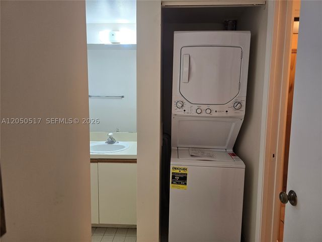 15545 N Miami Lakeway N 211, Miami Lakes, FL 33014