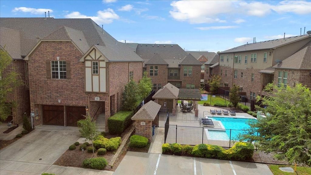568 Hampshire Drive, Lewisville, TX 75067 — photo 2