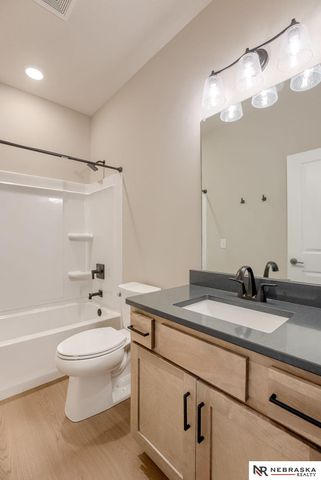 13051 S 44th Avenue, Bellevue, NE 68123