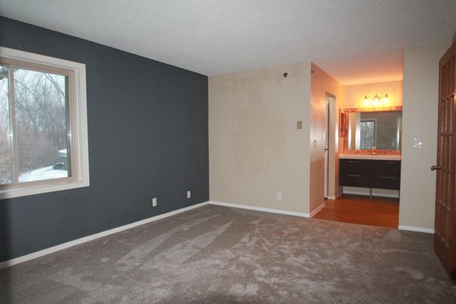 2160 Ridge Drive 21, Saint Louis Park, MN 55416