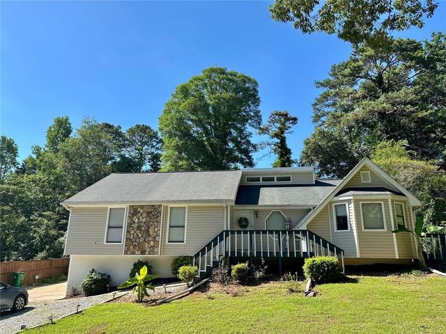 756 Post Road Way, Stone Mountain, GA 30088