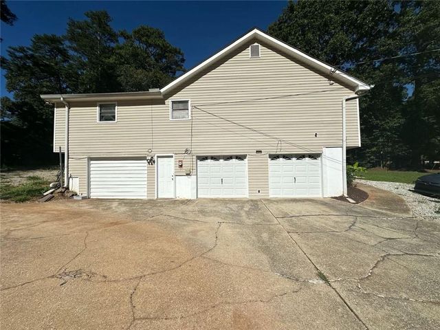 756 Post Road Way, Stone Mountain, GA 30088